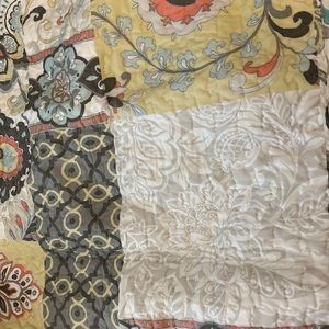 Queen quilt with 2 shams